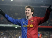 FPX不断突破！，JackeyLove连续十二场比赛得分超过重要助攻赢得满堂喝彩